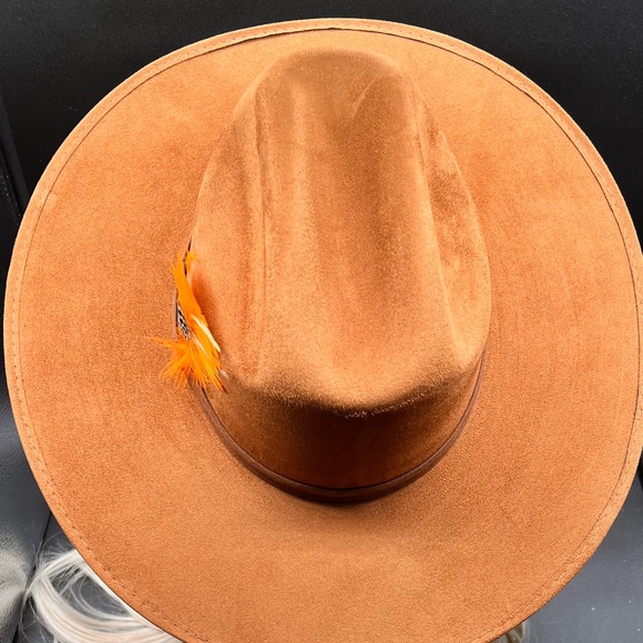 H01 HAT California shape in camel suede with orange feather NWOT